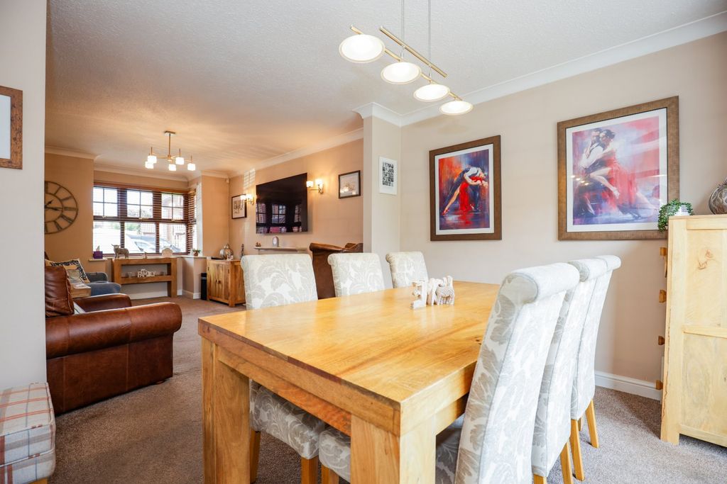 Property photo 3 of 25 Diing Area