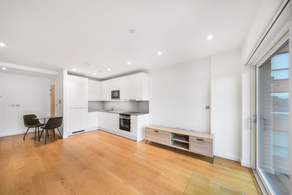 Property photo 1 of 7 Living Room