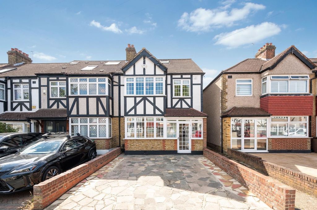 Property photo 1 of 16 Chatsworth Road