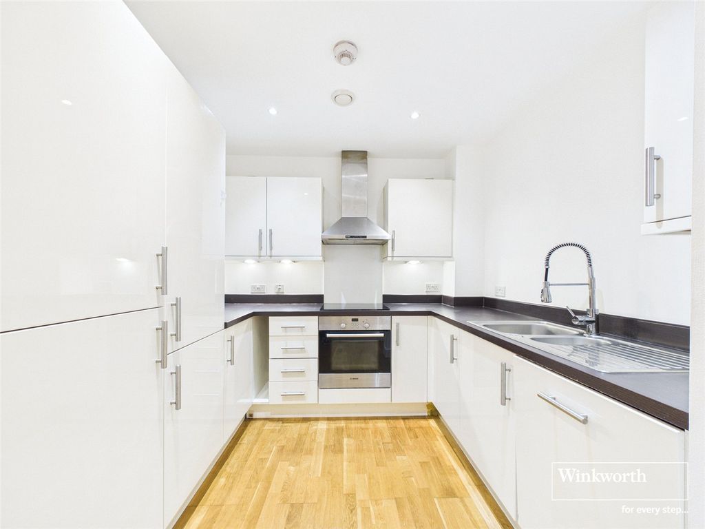 Property photo 3 of 11 Kitchen