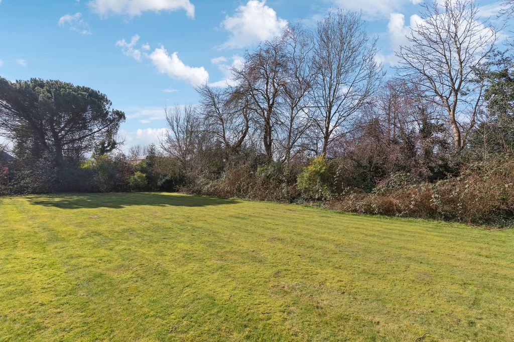 Property photo 3 of 19 Garden (2)