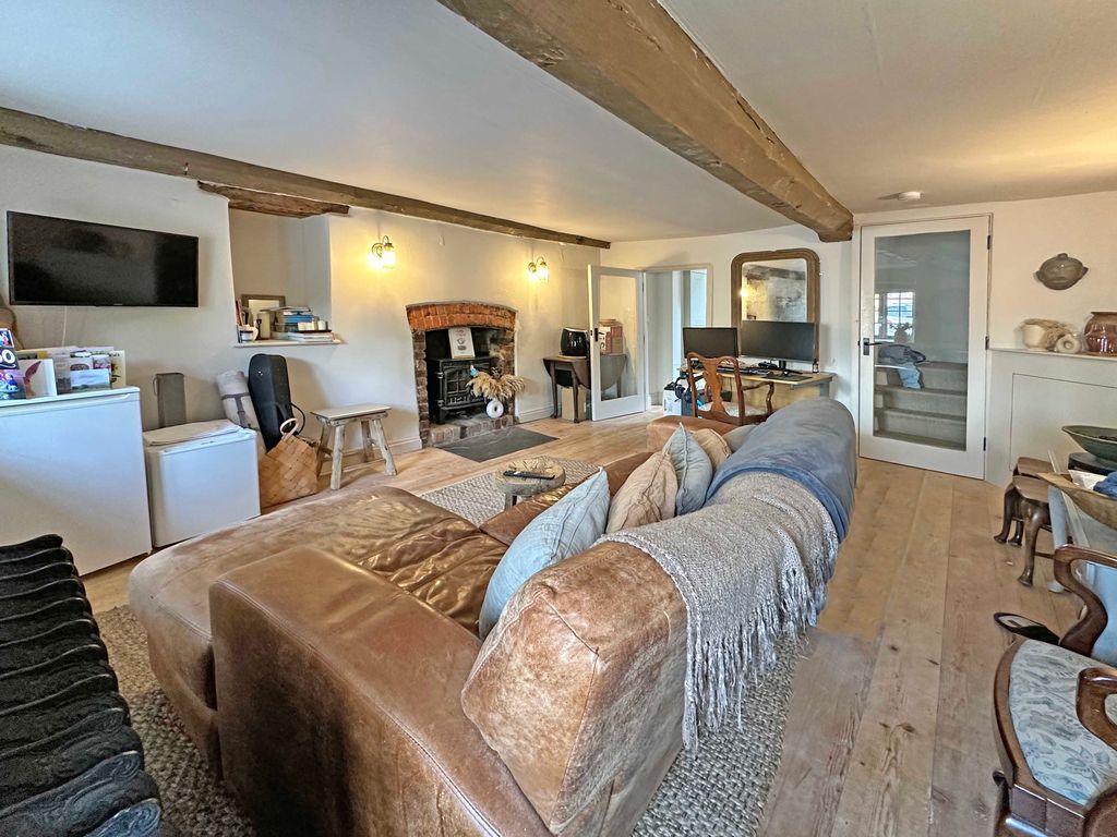 Property photo 2 of 11