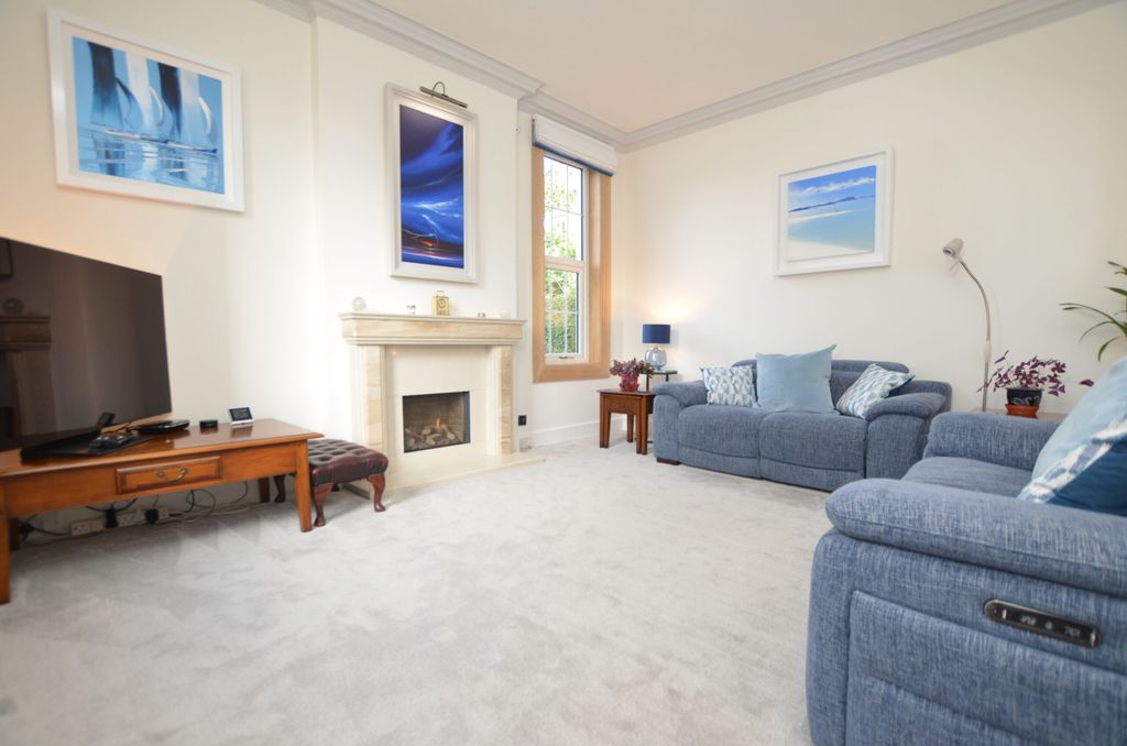 Property photo 2 of 40
