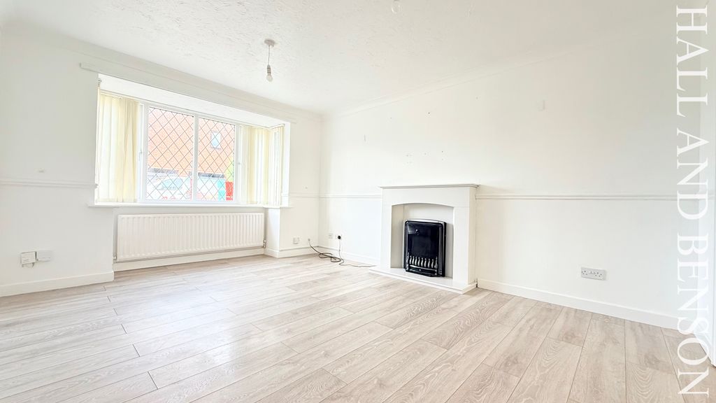 Property photo 3 of 28 Image