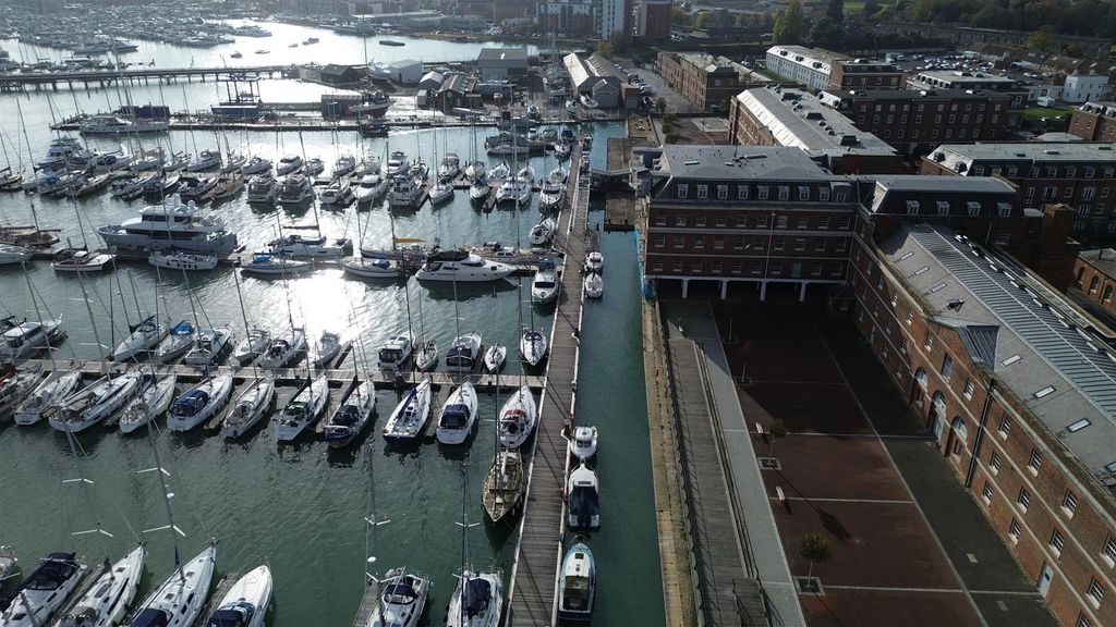 Property photo 2 of 20 3A2Afaec-80A4-4983-87A1-Fe142Fc2B99B.Jpeg