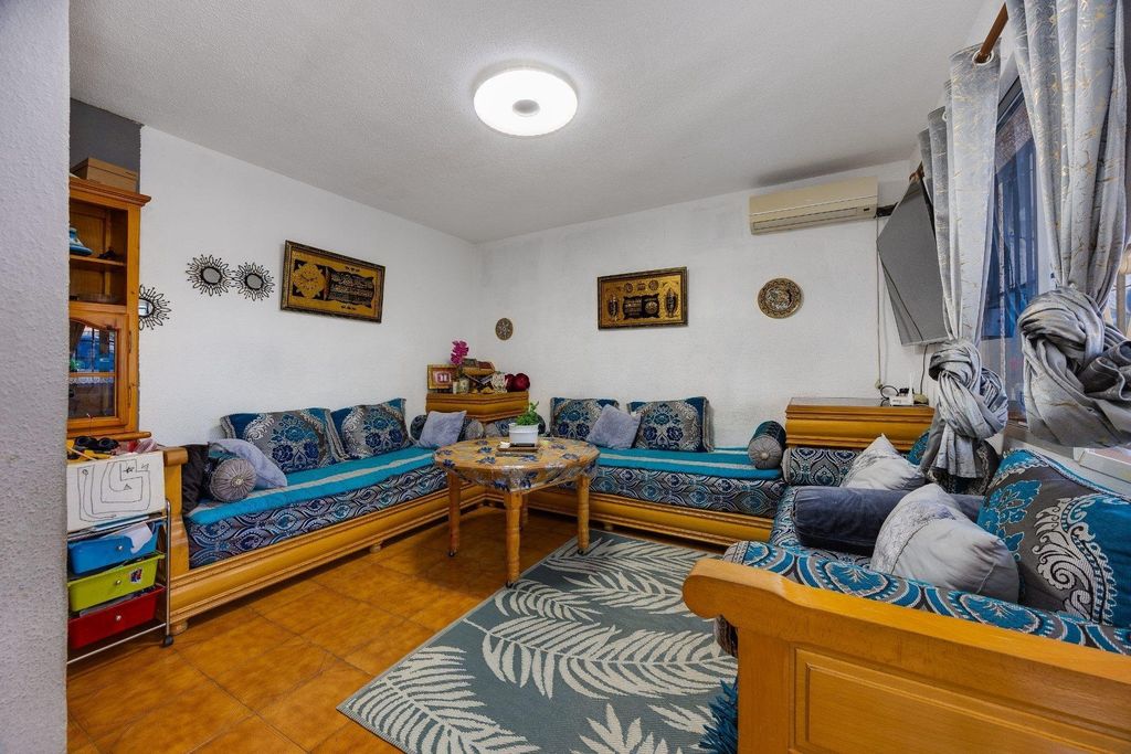 Property photo 2 of 33