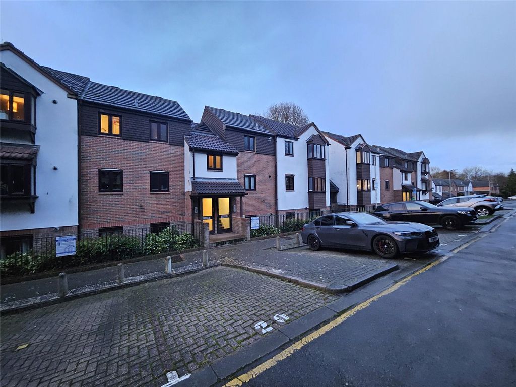 Property photo 1 of 8 Front Aspect