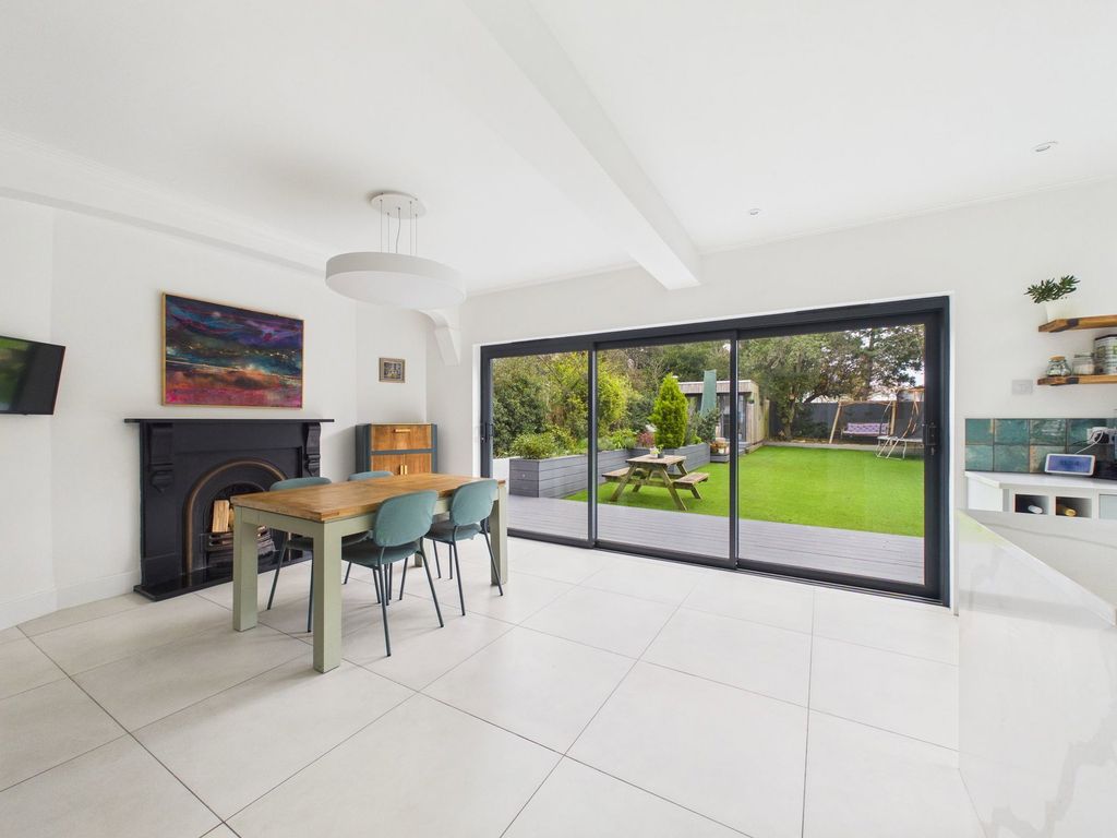 Property photo 3 of 39