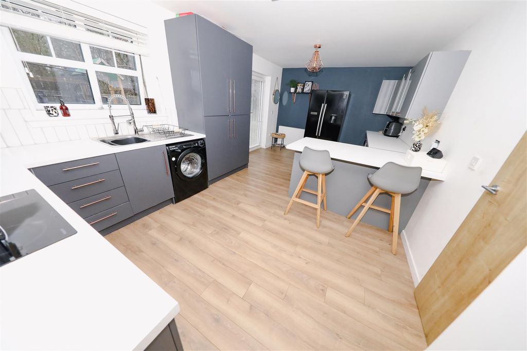 Property photo 2 of 18 B