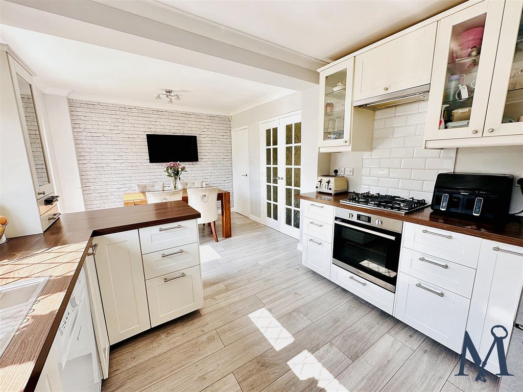 Property photo 3 of 20 Kitchen Diner