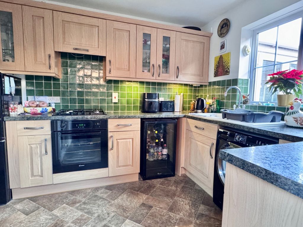 Property photo 3 of 14 Kitchen