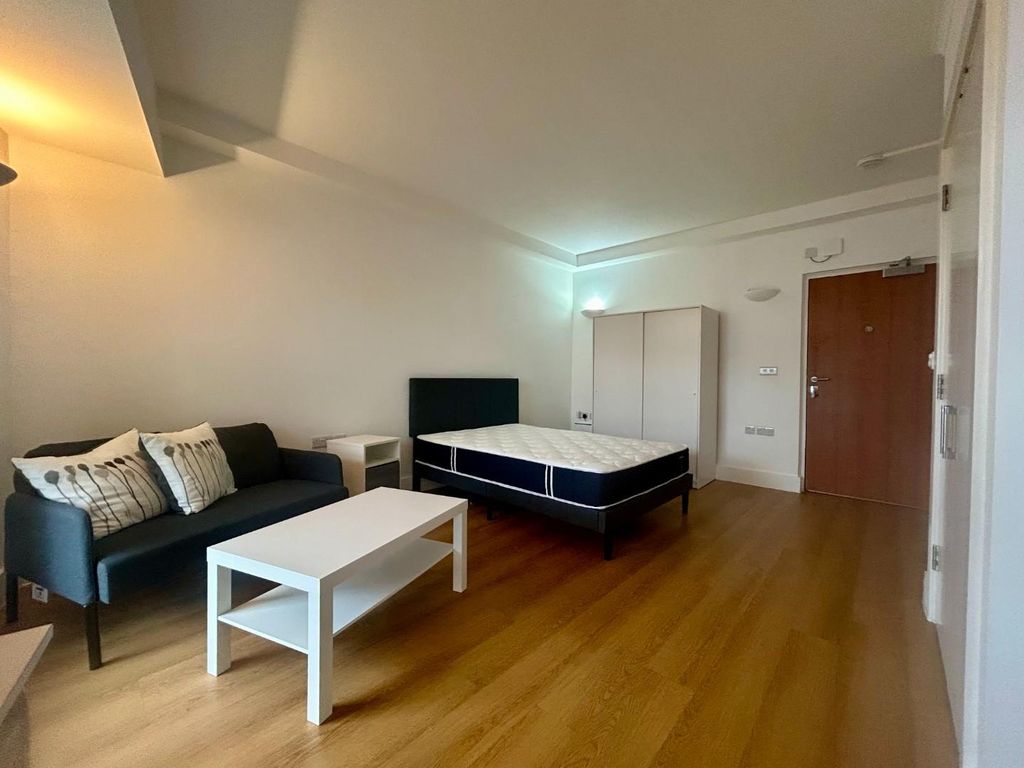 Property photo 2 of 6 Studio Room.Jpg