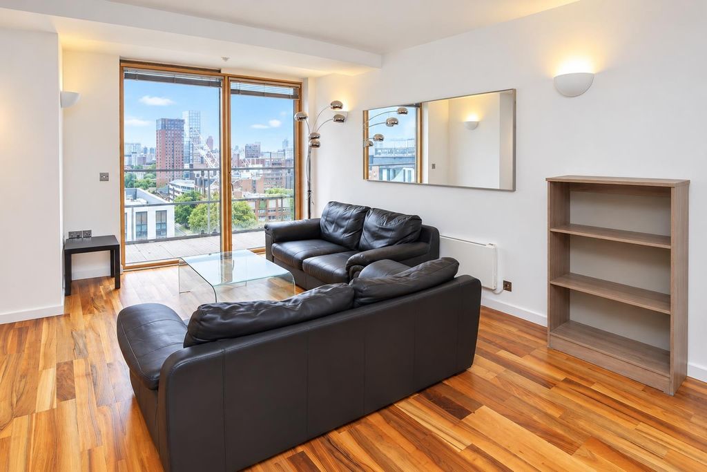 Property photo 1 of 10 Bright, Modern Living Room With Skyline Views...