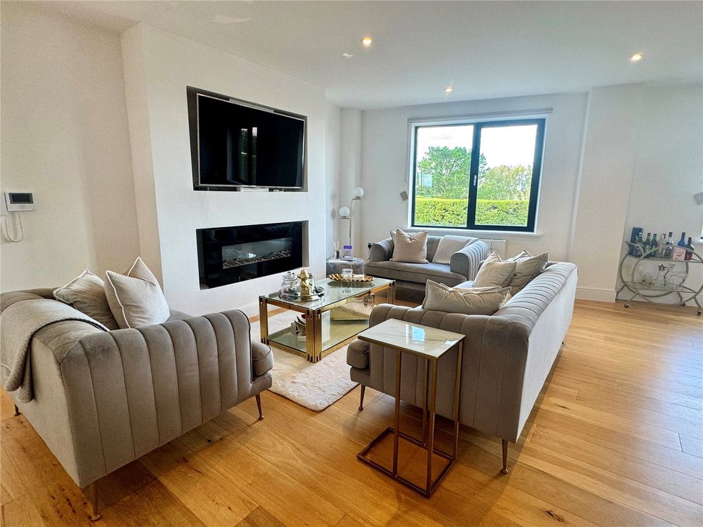 Property photo 3 of 16 Picture No. 33