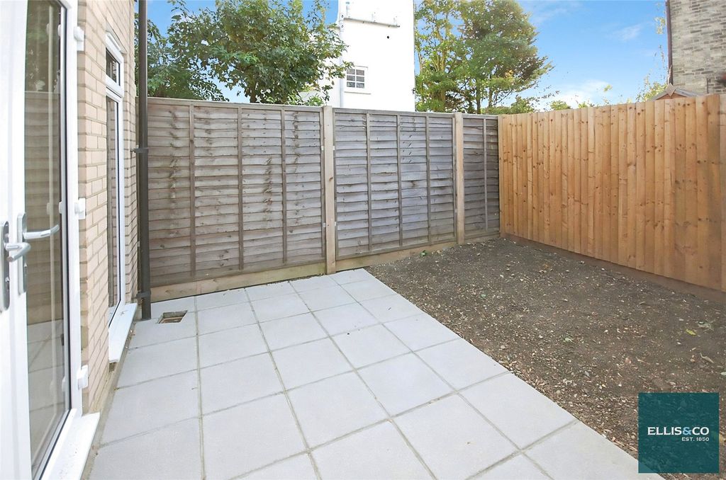 Property photo 3 of 8 Picture No. 17