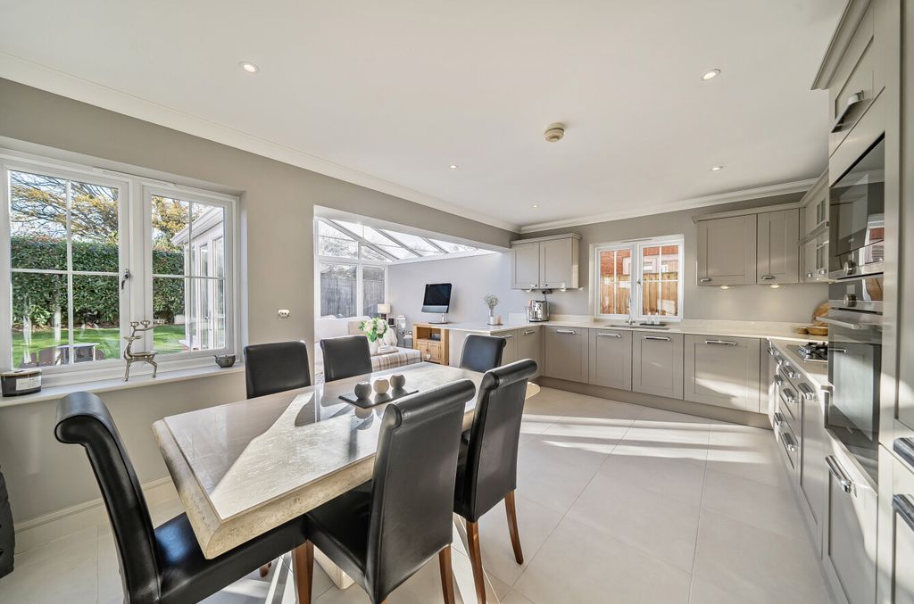 Property photo 2 of 22 1387027-12-693058...