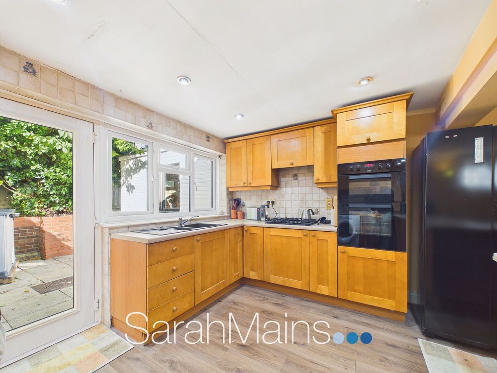 Property photo 2 of 16 Kitchen