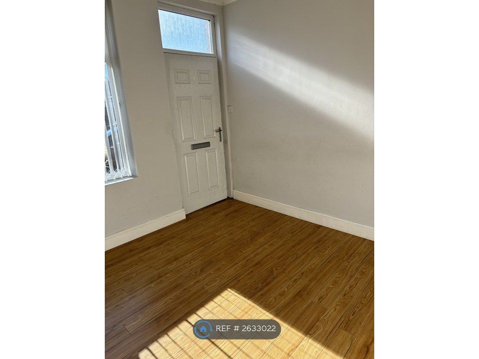 Property photo 3 of 11 Living Room