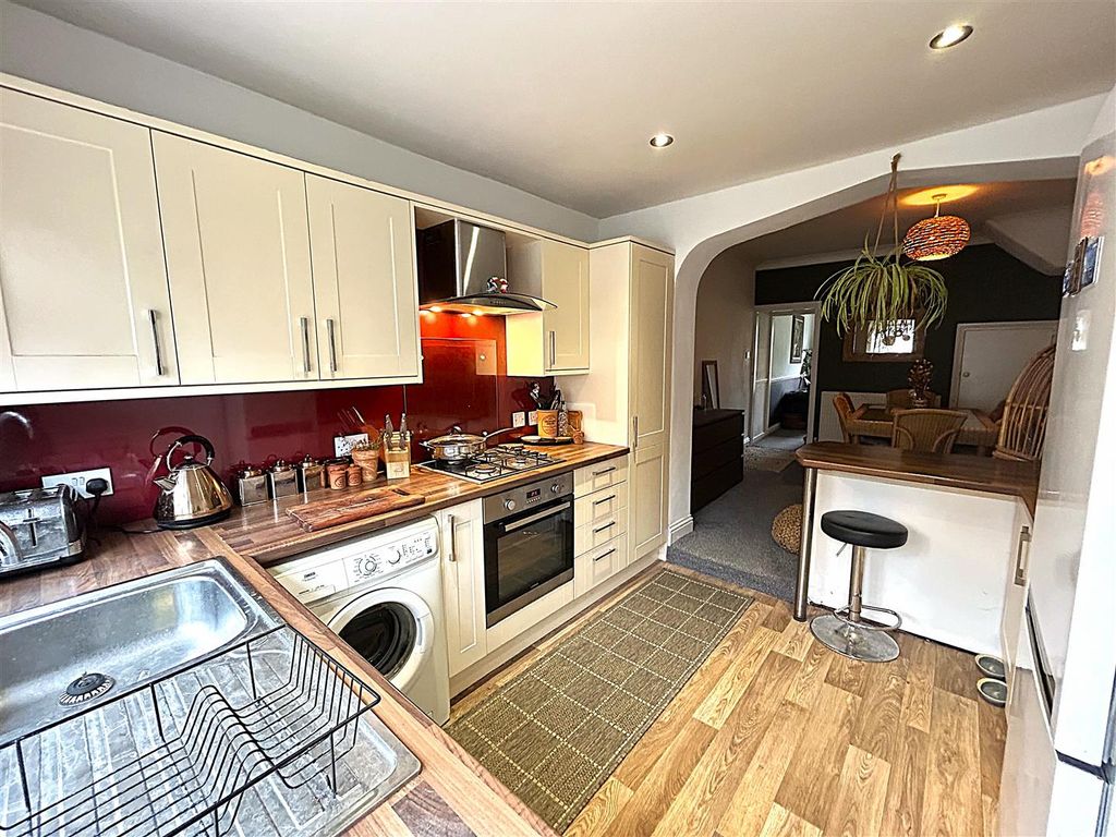 Property photo 2 of 19 Kitchen