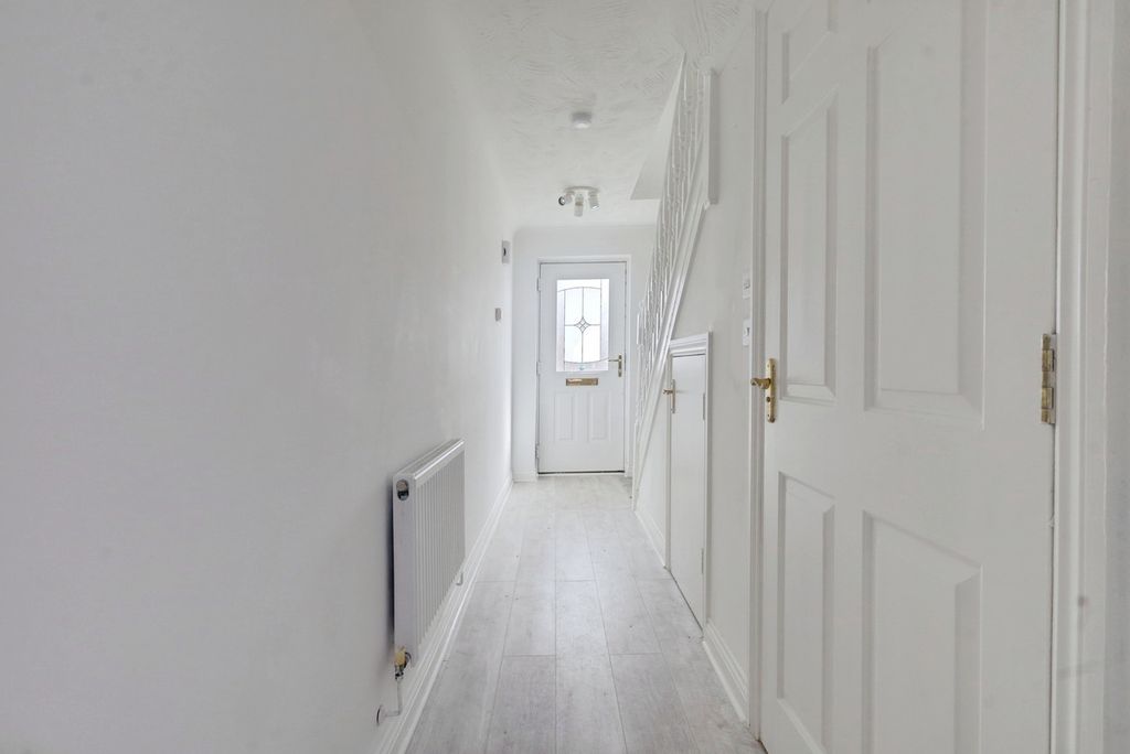 Property photo 2 of 27