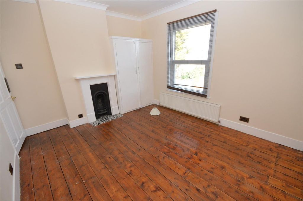 Property photo 3 of 9 Bedroom 1