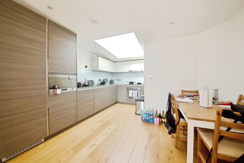 Property photo 3 of 12 Kitchen
