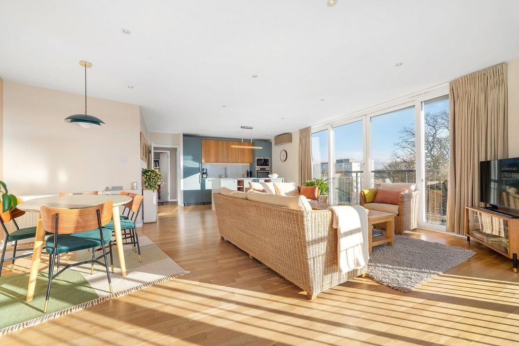 Property photo 1 of 18 Open Plan Reception (2).Jpg