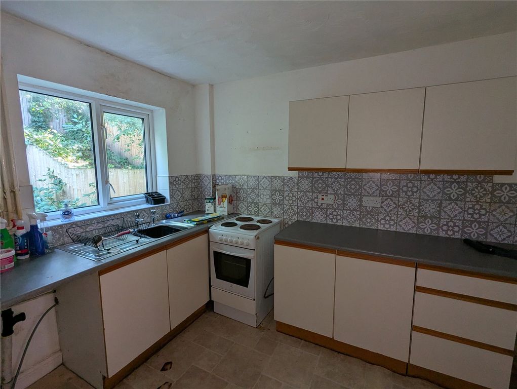 Property photo 3 of 6 Kitchen