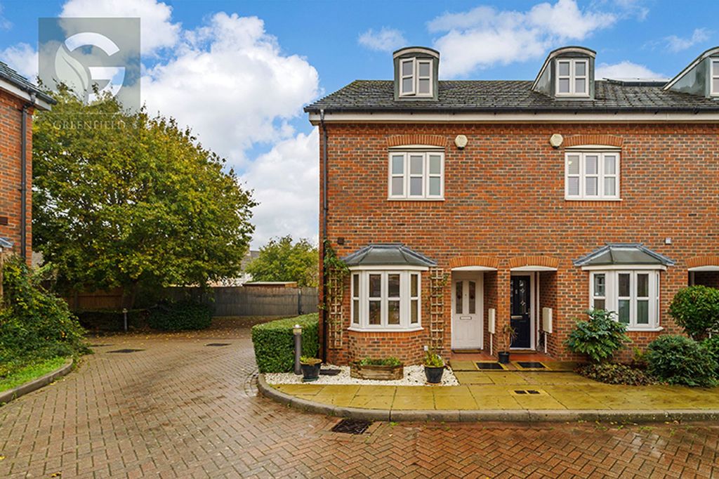 Property photo 1 of 16 Silvergate, Off Ruxley Lane, Ewell, Epsom, Surrey, Kt19 9Gz