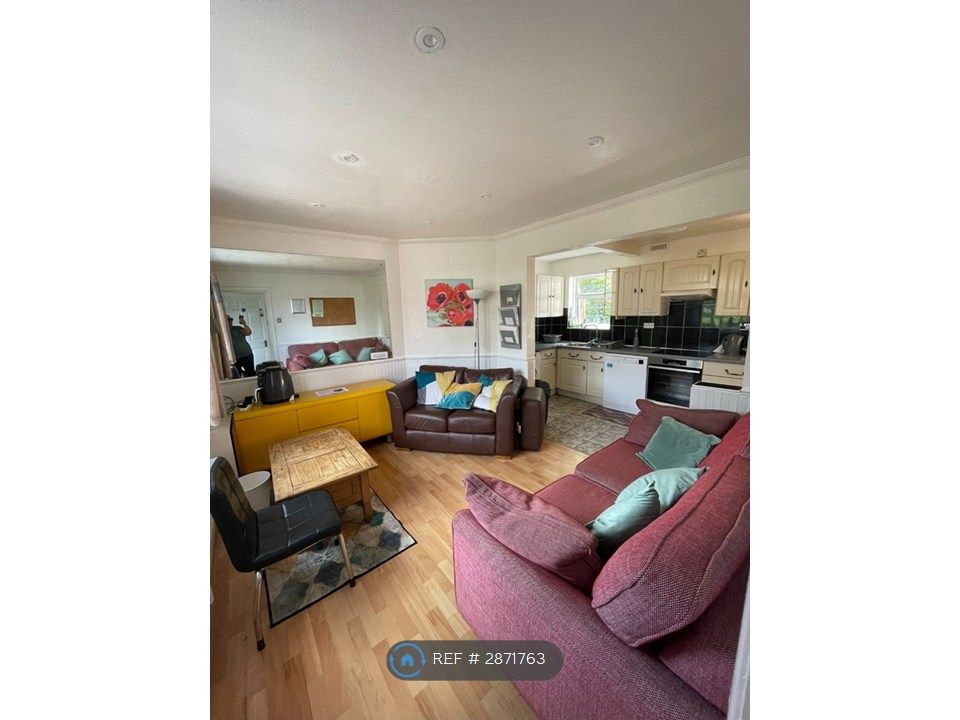 Property photo 3 of 20 Living Room