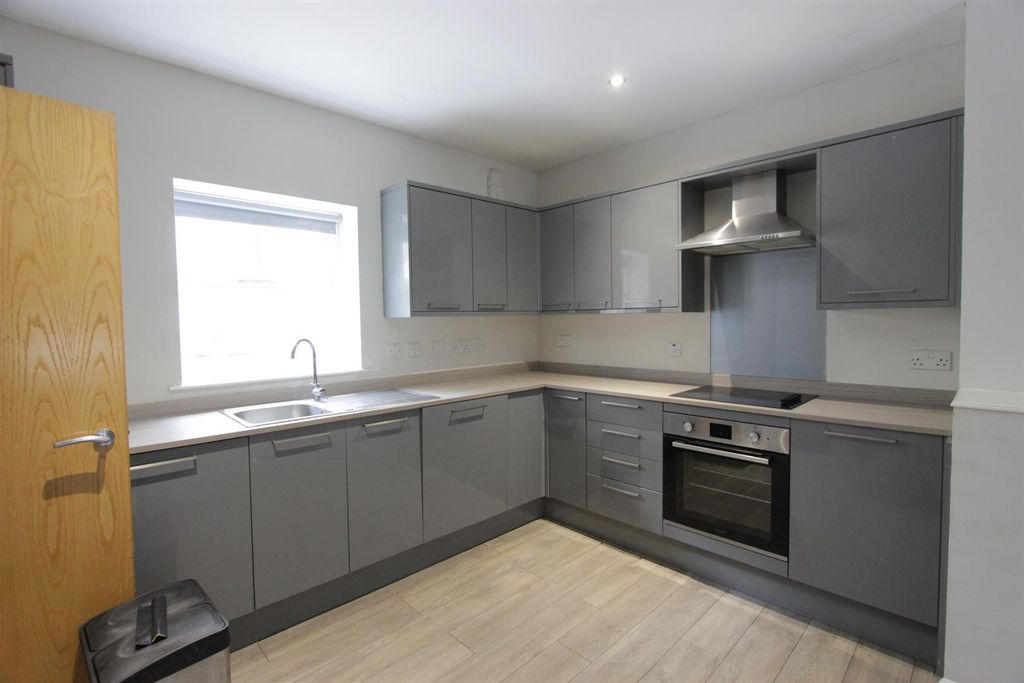 Property photo 1 of 11 Kitchen.Jpg