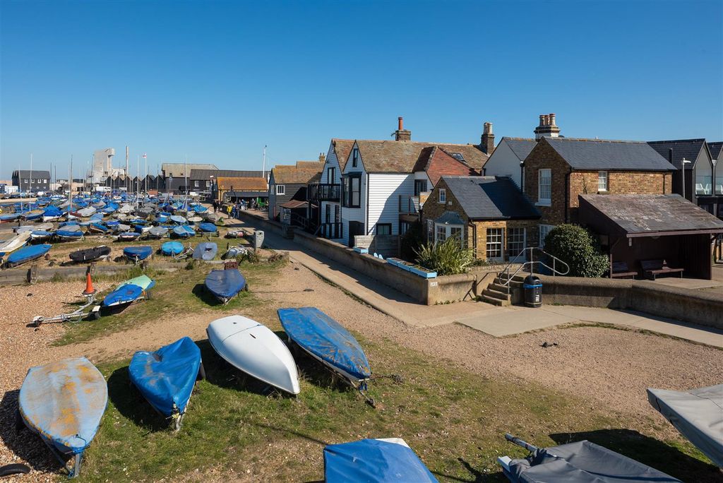 Property photo 3 of 23 Sea Wall, Whitstable