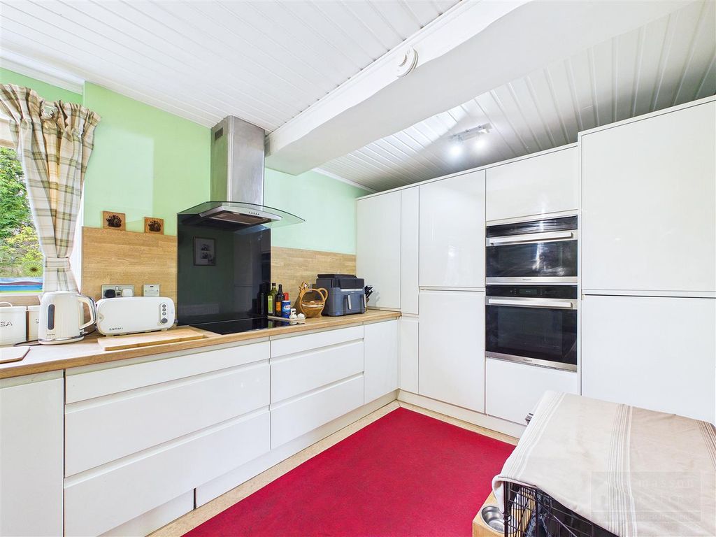 Property photo 2 of 28 Kitchen / Dining