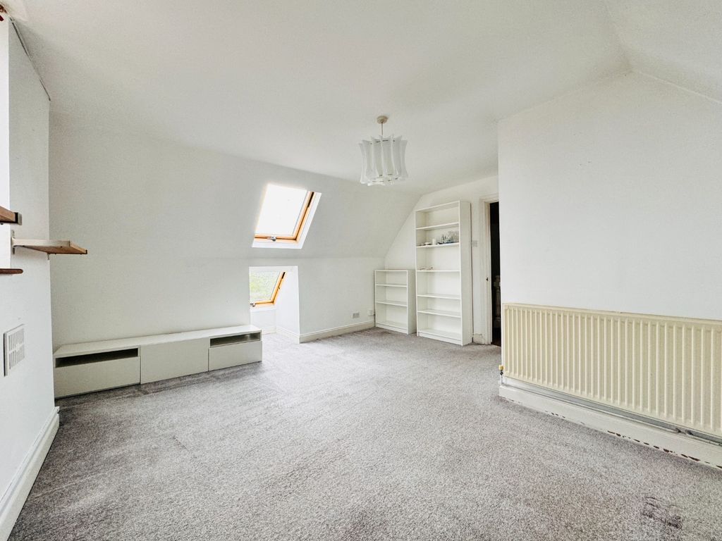 Property photo 3 of 14 4640596