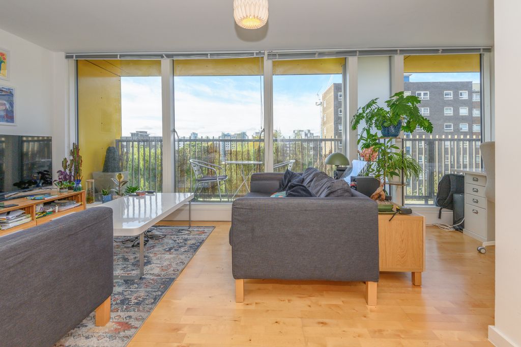 Property photo 3 of 15 _D787021-1