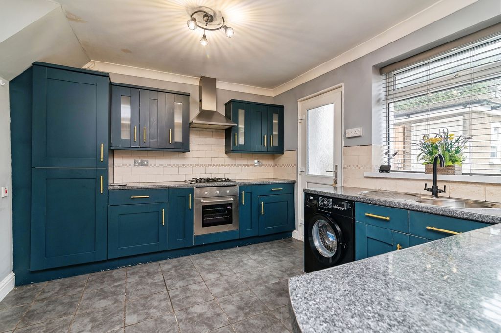 Property photo 2 of 17 Fitted Kitchen