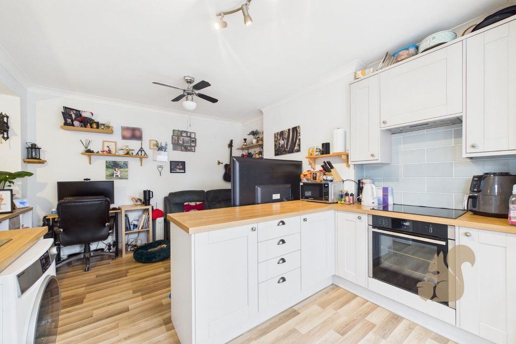 Property photo 3 of 8 Cam01659G0-Pr0626-Still007.Jpg