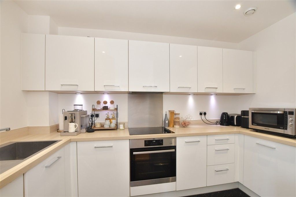 Property photo 1 of 11 Kitchen