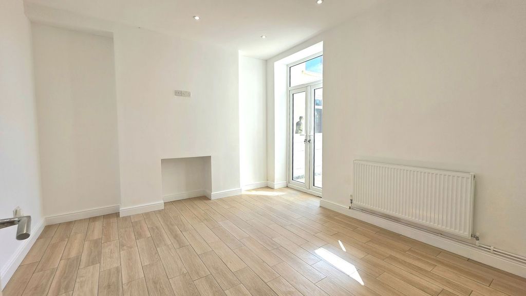 Property photo 2 of 30