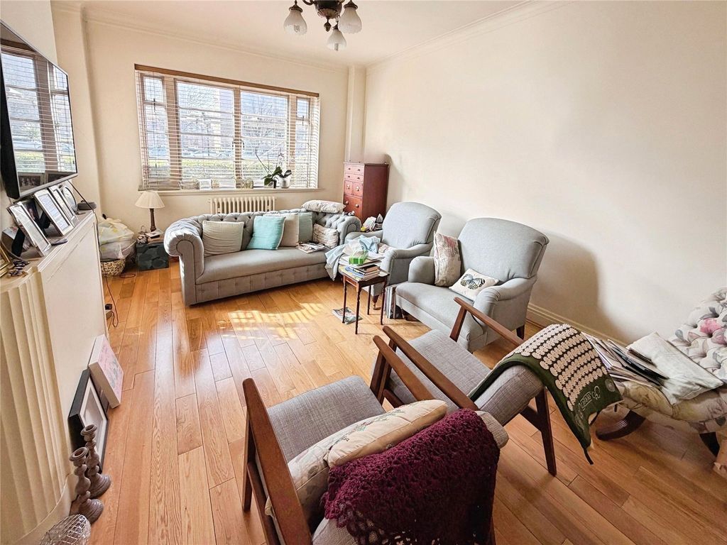 Property photo 2 of 9 Lounge