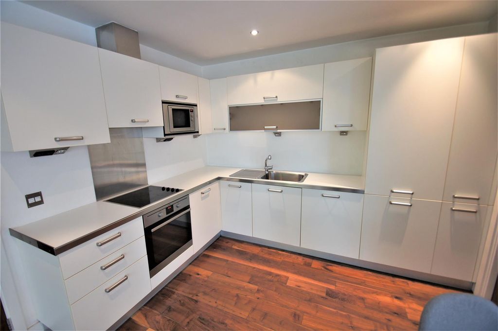 Property photo 2 of 34