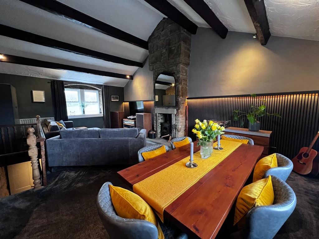 Property photo 3 of 27 Vendor Lounge.Jpg