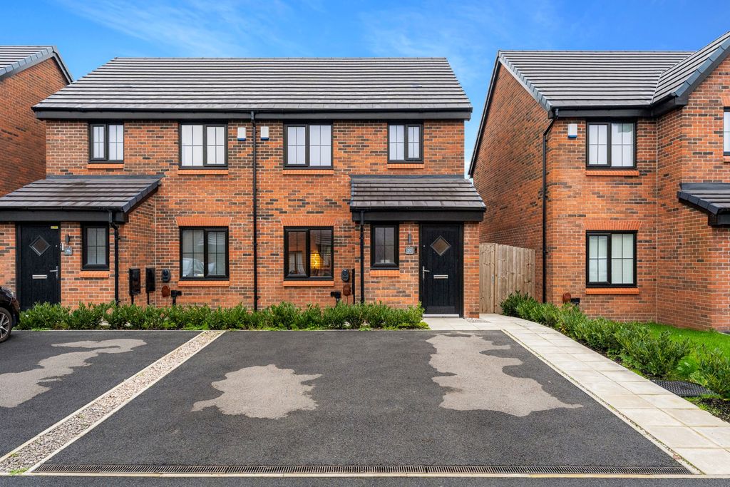 Property photo 1 of 32 Photograph 37