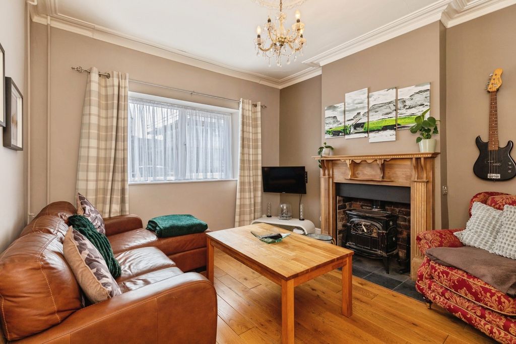 Property photo 3 of 8 Pbox-Img.Jpg