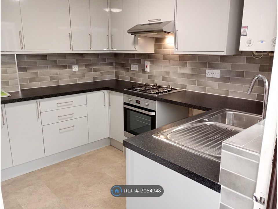 Property photo 2 of 6 Kitchen