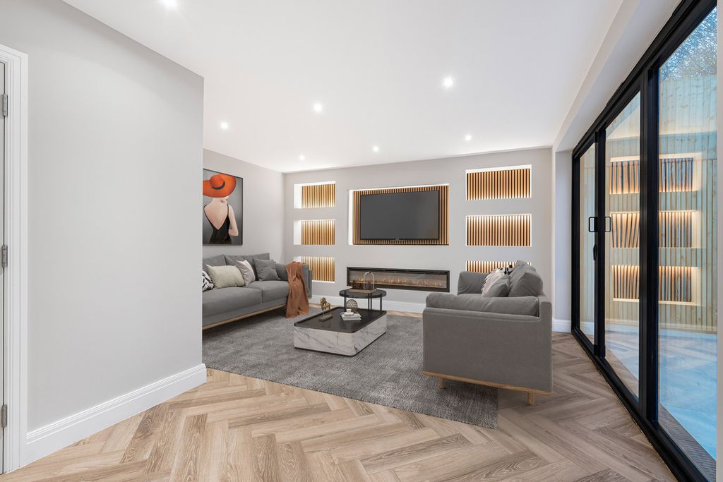 Property photo 3 of 27