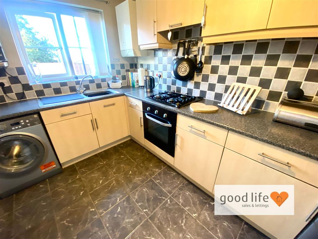 Property photo 3 of 19 20250909_170654825_Ios26Hemsbyclose.Jpg