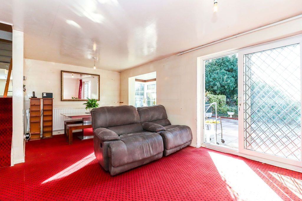 Property photo 3 of 18