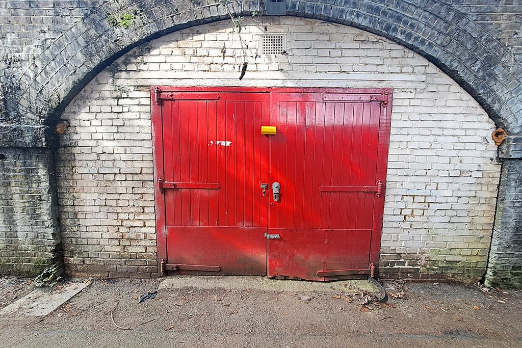 Property photo 3 of 5 An Empty Arch With Lining