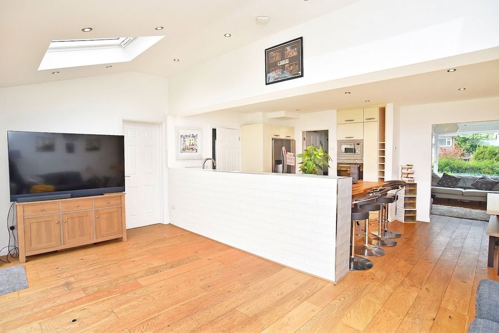 Property photo 2 of 24